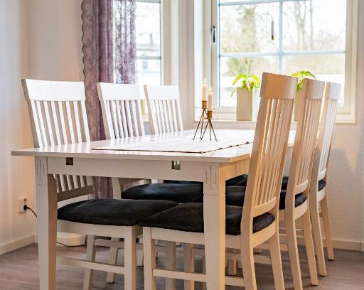 Skurup Apartment | Rymligt radhus med trädgård & parkering