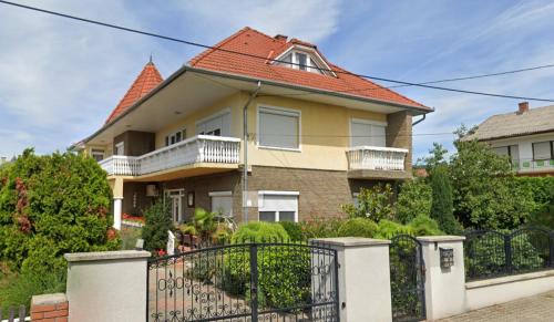 Vonyarcvashegy House | Sárga-Kék ház