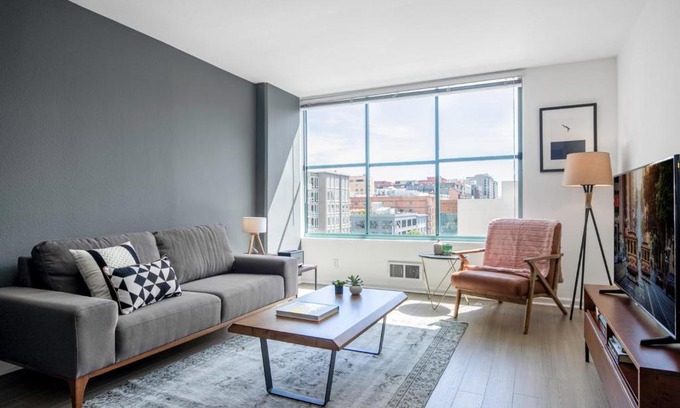 South Beach Apartment | S Beach 1BR w Gym Pool Sauna nr SF Bay SFO-136