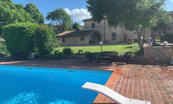 Abbadia a Isola Apartment | S.M.IL CASTRO a special place at the foot of the castle of Monteriggioni