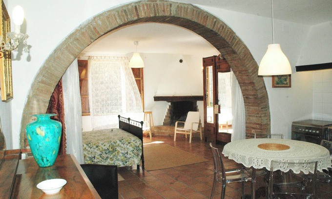 Abbadia a Isola Apartment | S.M.L'ARCO a dip in the green, in the heart of Tuscany