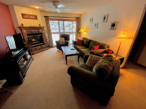 Bretton Woods Apartment | S4 Ski Slope Views Bretton Woods condo with easy access to Mt Washington Skiing White Mountains