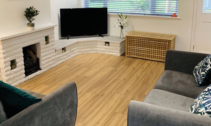 Farnham Apartment | SA Today Farnham with Fibre Wi-Fi & Netflix