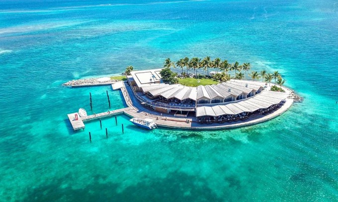 Head of The Bay Hotel | Saba Rock Resort