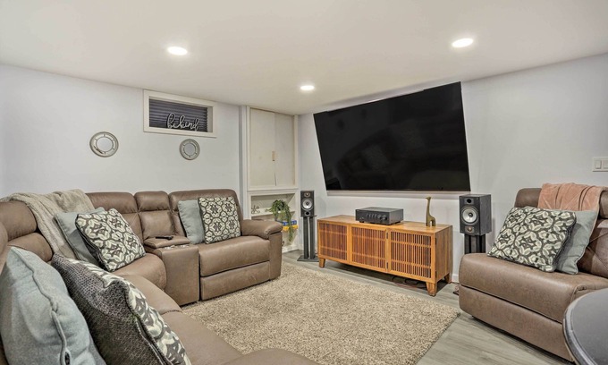 Saddle Brook Apartment | Saddle Brook Studio with Patio - Near NYC!