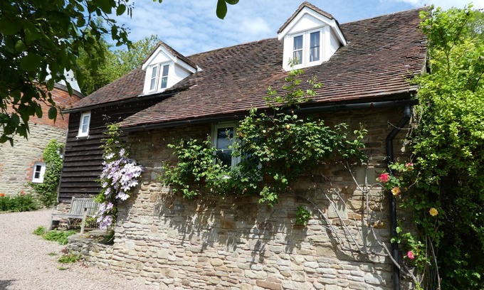 Hay-on-Wye Cottage | Saddlestones Cottage - sleeps 4 guests in 2 bedrooms