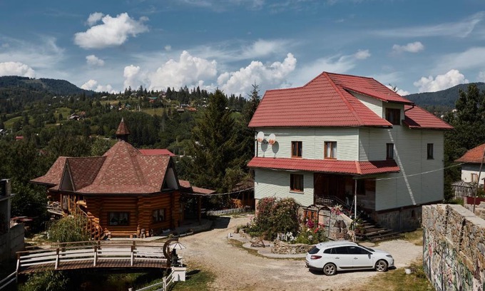 Slavske House | Sadyba Pogar