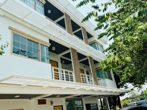 Nai Mueang Resort | Saengcanthr แสงจันทร์