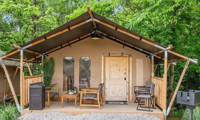 Williamstown RV Rental | Safari Tent C at Eden Reserve - Near Ark