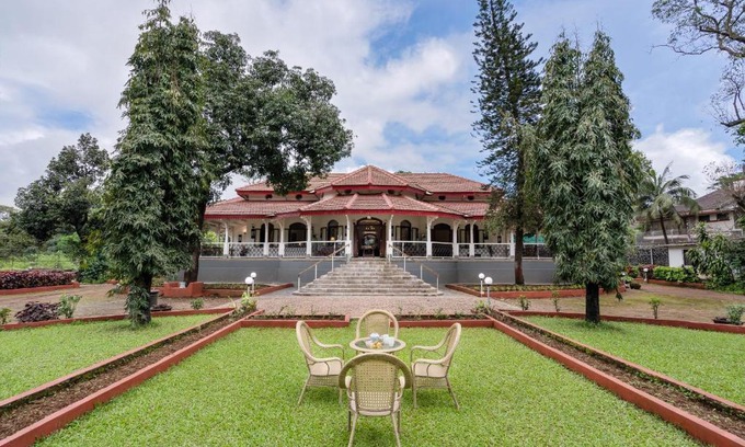 Tungarli Villa | SaffronStays Mosaic - 4 Bedroom Heritage Villa With Large Lawns In Khandala