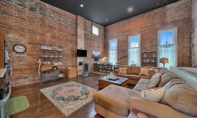 Lexington Apartment | Sage&Wildflowers Loft, DT Lex