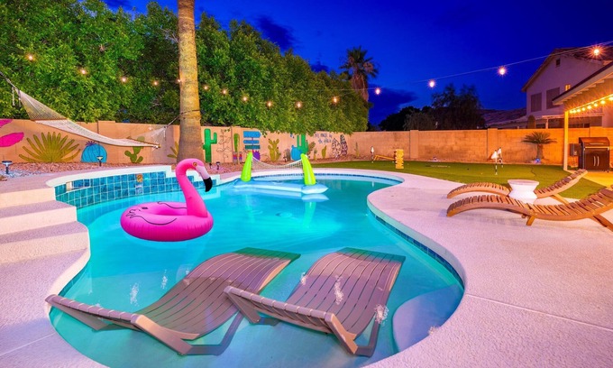 East Mesa House | Saguaro Spa Retreat: Heated Pool, Spa, Golf, Pool Table, Massage Chair,Sleeps 14