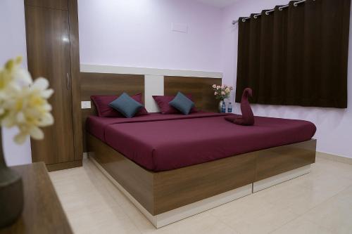 Egmore Cabin | Sahana Residency