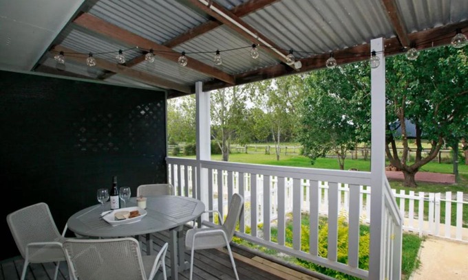 Anna Bay Villa | Sahara Trails Cabin 1 WiFi Air Conditioning Horse Riding and much more