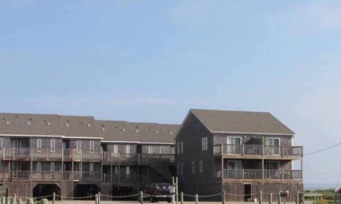 Hatteras Condo | Sail Inn is an end unit with beautiful views of the Pamlico Sound!