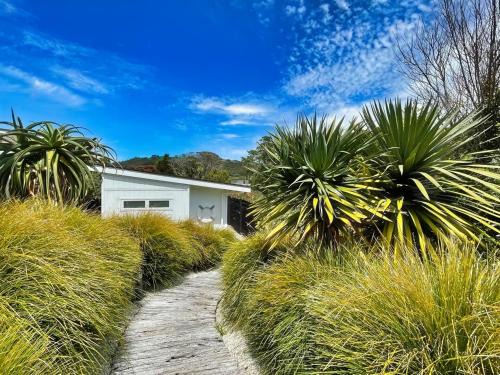 Blackpool House | Sailor's Cottage - Stay Waiheke