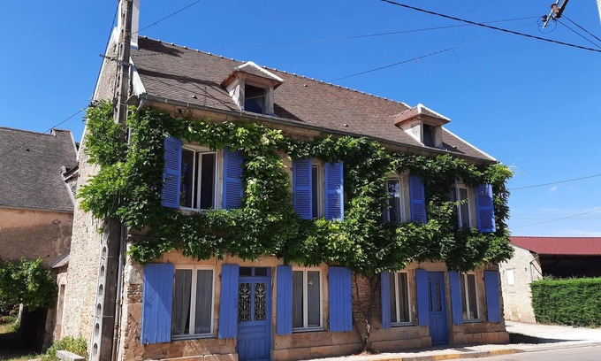 Montillot House | Saint-laurent, Spacious, Pleasant 7kù from Vézelay
