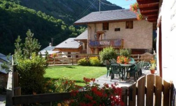 Villarabout Apartment | Saint Martin De Belleville: flat in chalet with character
