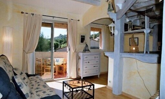 Sainte-Maxime Apartment | Sainte-Maxime. Rent studio 4 persons in a quiet charm. 200m range.