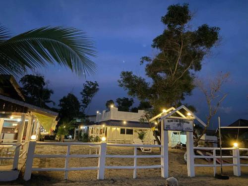 Sipalay Bed & Breakfast | Sakâ Sakâ Beach House