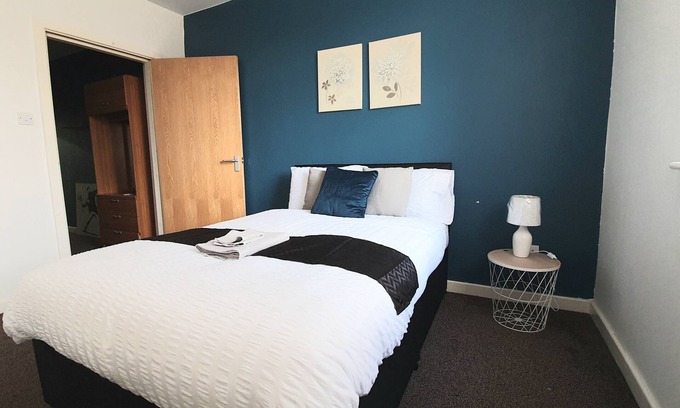 Eccles Apartment | Salford Ark Comfort Stays near Trafford shopping centre and Salford Royal