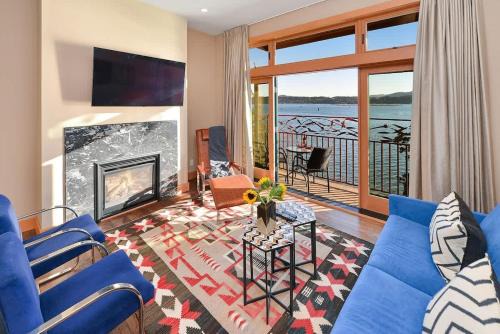 Cowichan Bay House | Salishan Chief Suite