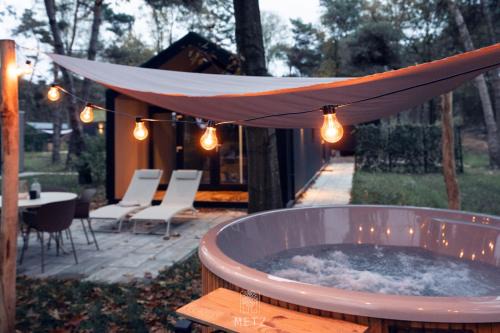 Municipality of Hellendoorn Ski Chalet | Sallands natuurhuisje Hellendoorn hottub Metz