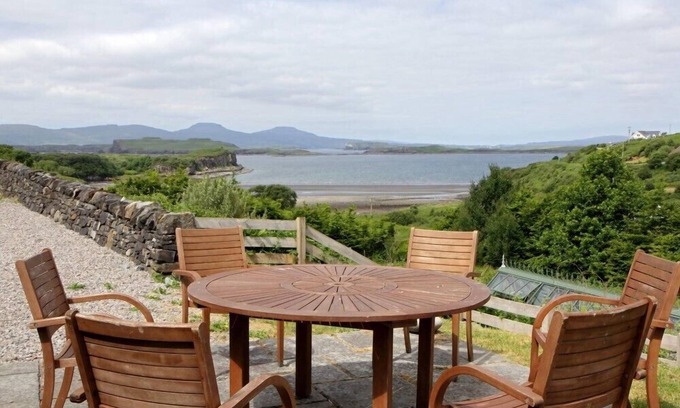 Beinn Orasaigh Cottage | SALTWINDS, pet friendly, with a garden in Carbost