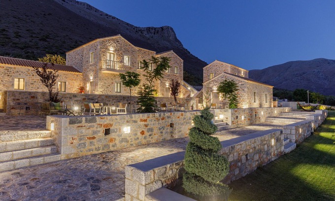 Omales Hotel | Salvia Areopolis All-Suite Hotel