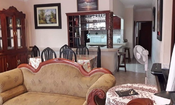 Guayaquil House | SAMANES HOUSE 6 TO 3 MINUTES FROM SAMANES PARK