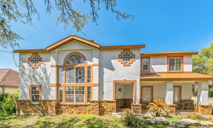 Far North Central House | San Antonio Charming 3 bedroom house