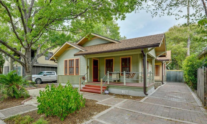 Jefferson House | San Antonio Gem in Prime Location with Outdoor Space