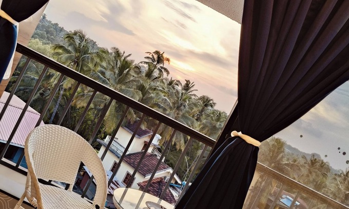 Candolim Apartment | San Francisco A Luxury stay nYour story begins with selfies