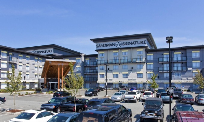 Willoughby Hotel | Sandman Signature Langley Hotel
