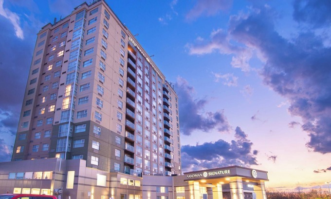 Etobicoke Hotel | Sandman Signature Toronto Airport Hotel