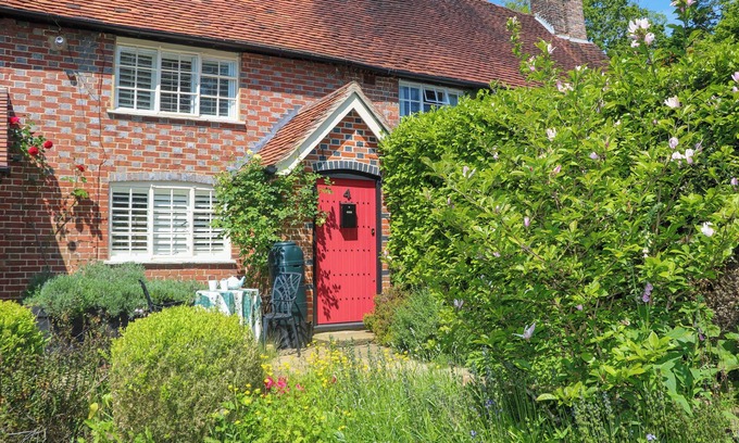 Northchapel Cottage | SANDROCK SPRINGS, pet friendly, character holiday cottage in Petworth
