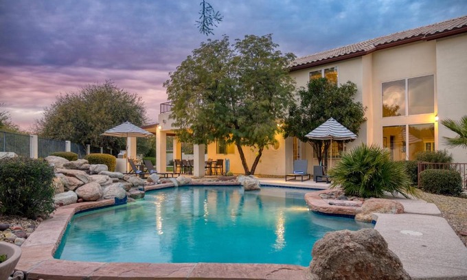 Paradise Valley Village House | Sandstone by AvantStay Spacious Desert Oasis w Pool BBall Crt Movie Room