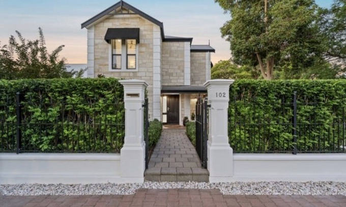 Fullarton House | Sandstone Villa In City Fringe Location