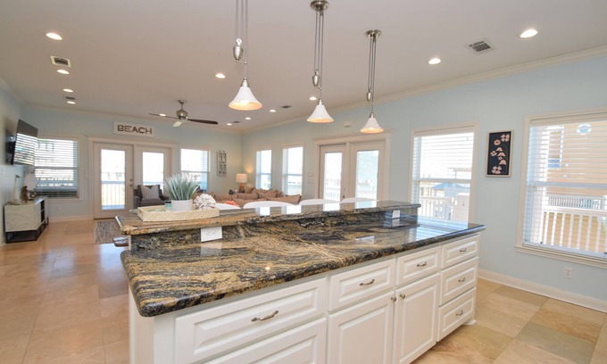 Crystal Beach Cabin | Sandy Bottoms~4 bedroom 2 bathroom~ steps away from the beach with great views!