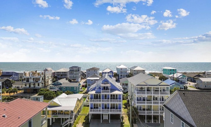 North Carolina Coast House | “Sandy Paws!” PF with ICWW & SEA Views and a POOL!