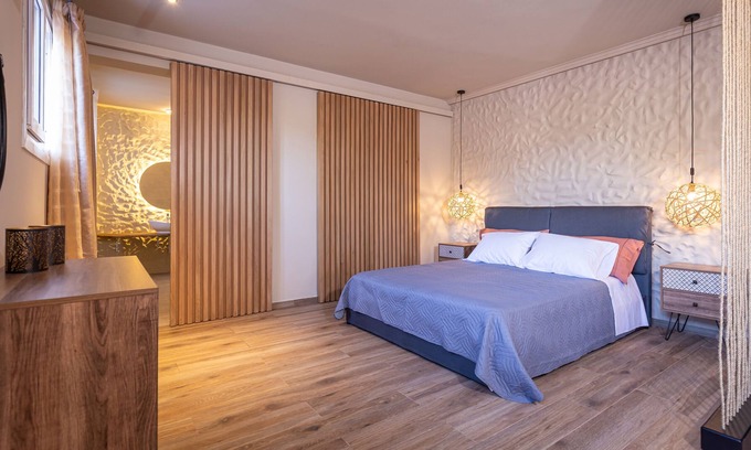 Ipsos Apartment | ⭐ Sandy Suite⭐ Elegant apt with Hot tub 10min walk to Ipsos Beach