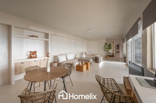 Chalcis House | Sandy Suite - seafront & luxury