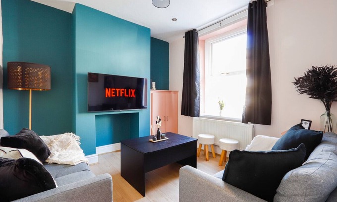 Splott House | Sanjo Suite by Koya Homes-2-Bed Home-Free Parking