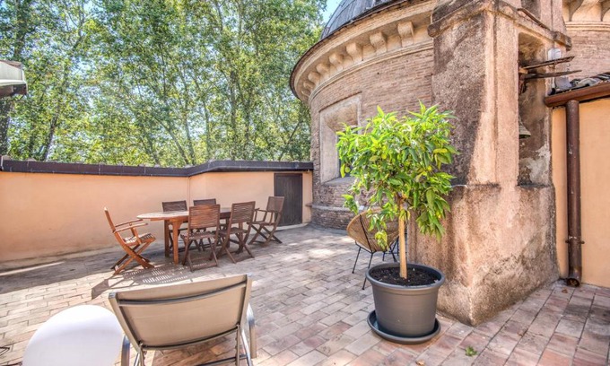Rione VII Regola Apartment | Sant'eligio attic with exclusive terrace campo di fiori