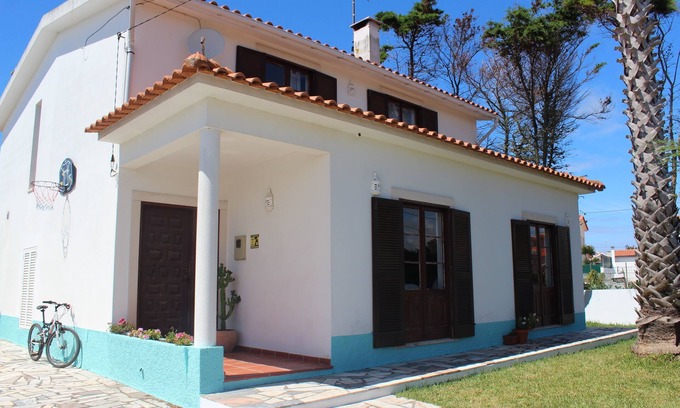Torres Vedras Villa | Santa Cruz Beach House
