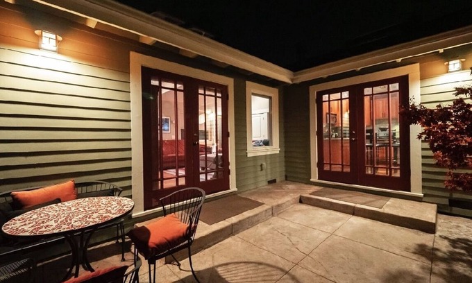 Westside Santa Cruz Cottage | Santa Cruz Cottage visit at AlohaSanctuaryRentalHomes. Com for discounts