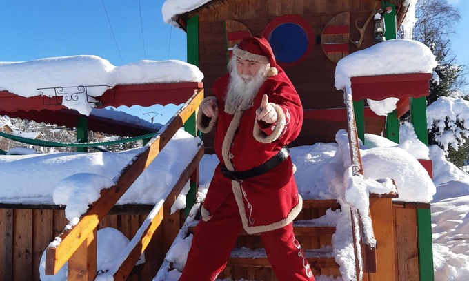 Le Grand Valtin House | Santa's wagon