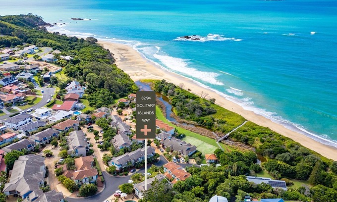 Korora Apartment | Sapphire Beach Poolside Retreat
