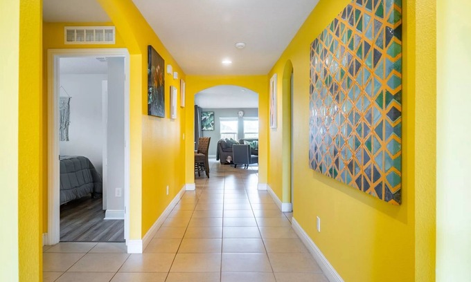 Plymouth House | Sapphire Island/King bed “Rock Springs/Wekiva”