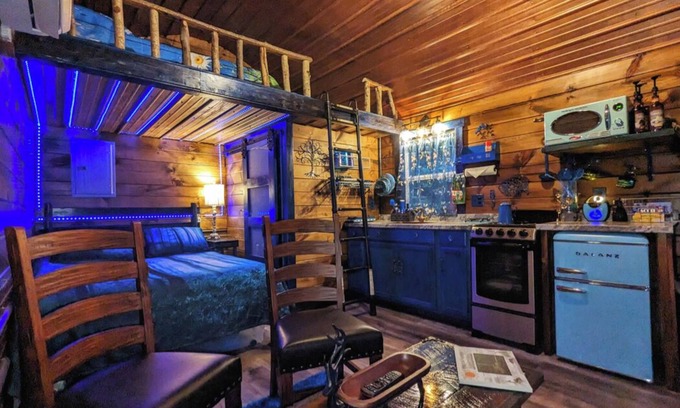 Pittsburg Cabin | Sapphire Springs Cabin, unique, blue + water themed, above Rockcastle River KY!